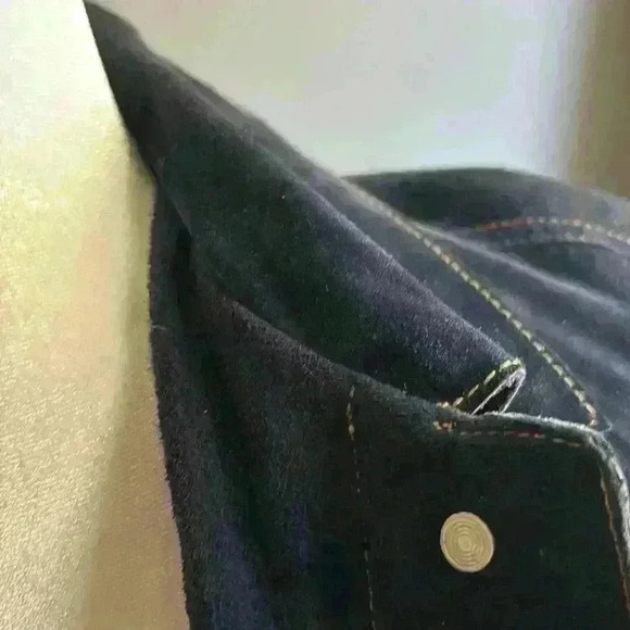 ISAAC Mizrahi blue leather appears to be a dark suede no sign of heavy wear - Picture 6 of 9